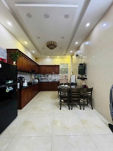 Cô chú lớn tuổi, muốn bán nhà Phó Đức Chính 88m2, 4PN SHR.