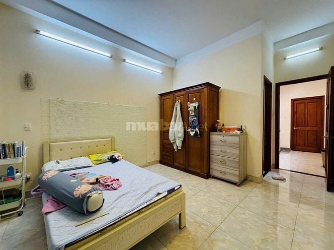 Cô chú lớn tuổi, muốn bán nhà Phó Đức Chính 88m2, 4PN SHR.
