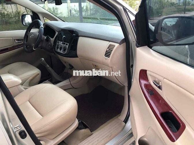 Toyota Innova 2006 G - 188 km