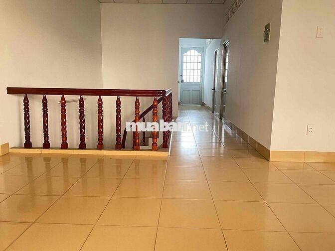 Nhà mặt tiền 250m2, 6 phòng, trung tâm thành phố
