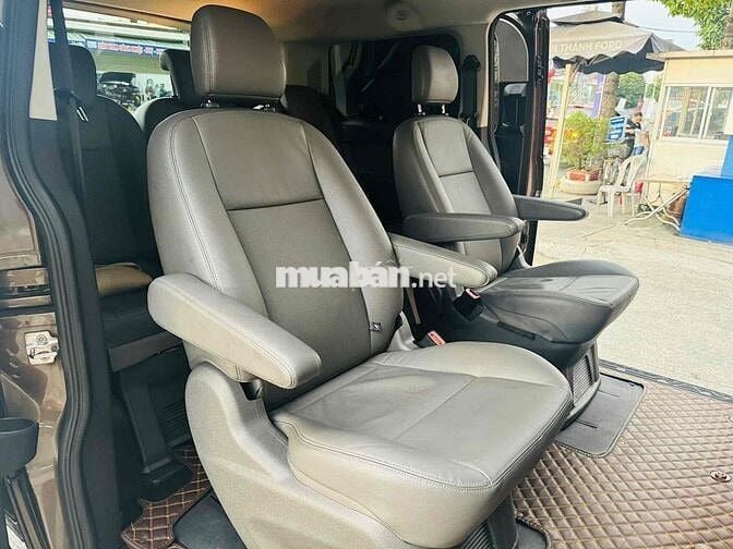 Ford Tourneo 2019 Titanium xe chất nguyên bản