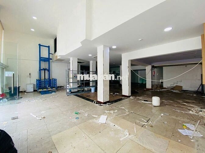 🏢 Cho thuê nhà Trần Quang Diệu, Q3 | DT 15x18m, trệt2lầu, giá 130tr 💼✨