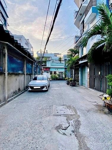 Phân khúc đầu tư dưới 3 tỷ. Nhà 63m2 hẻm oto ngay Q1 cho thuê 20tr/th