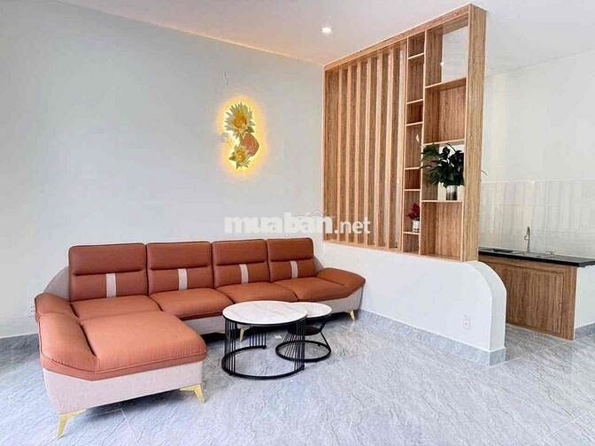 BÁN NHÀ MỚI ĐẸP NGAY SÁT CHỢ , KINH DOANH Ở ĐỀU ĐƯỢC