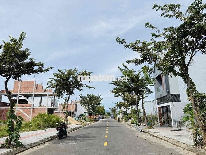 Bán Nam Hoà Xuân 110m2 giá chỉ 4.75 tỷ