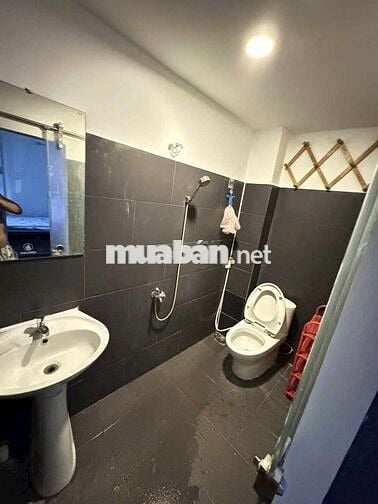 Cho thuê nhà nguyên căn có máy lạnh máy giặt