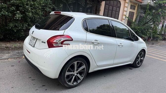 Peugeot 208 2015 1.6L AT - 85632 km