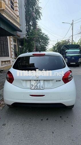 Peugeot 208 2015 1.6L AT - 85632 km