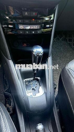 Peugeot 208 2015 1.6L AT - 85632 km