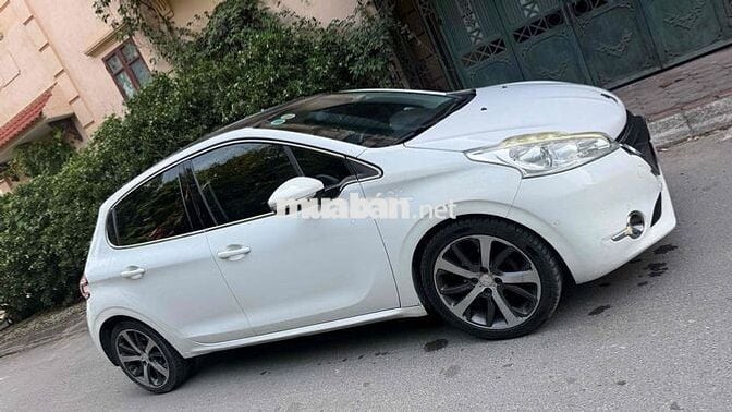 Peugeot 208 2015 1.6L AT - 85632 km