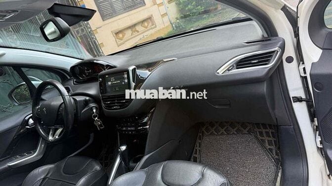 Peugeot 208 2015 1.6L AT - 85632 km