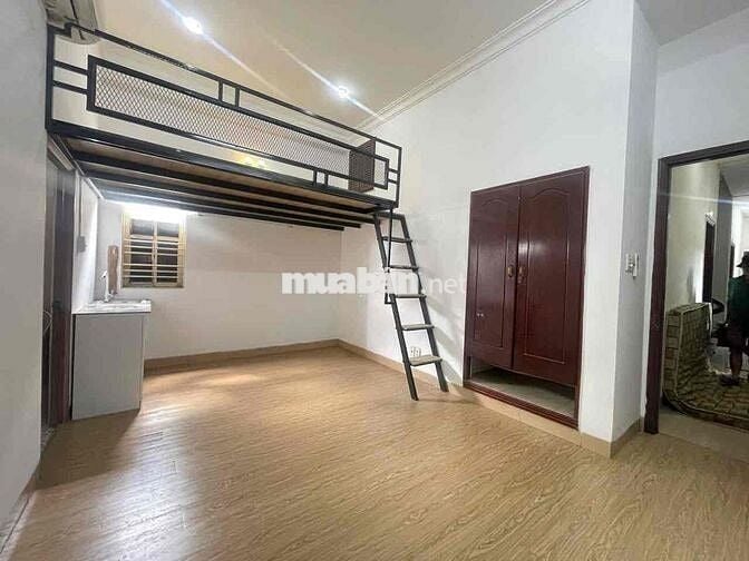Phòng thường có gác và máy lạnh