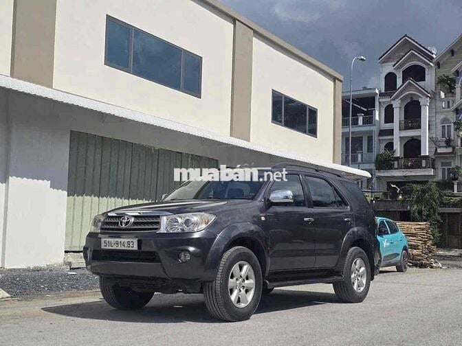 Toyota Fortuner 2.5G MT 2011 - 136000km