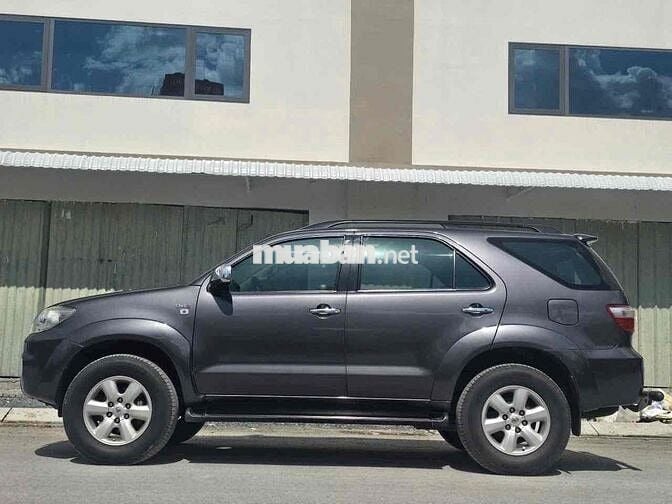 Toyota Fortuner 2.5G MT 2011 - 136000km