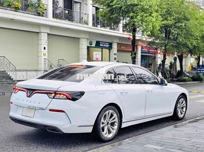 VinFast Lux A2.0 PLUS 2022 - 20000 km