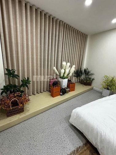 Nhà Võ Oanh, 5,89 tỷ, 82m2, SHR, mặt tiền kinh doanh tốt.