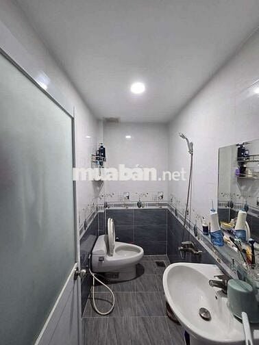 NHÀ 1 LẦU 56M2 - 2 PHÒNG NGỦ - HẺM 61 PHẠM HÙNG