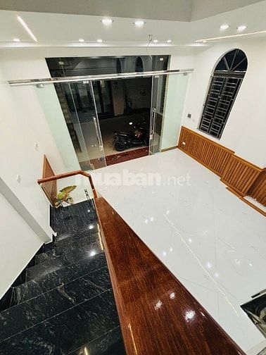 Nhà 4 tầng độc lập, đường 8m ô tô qua lại gần Metro, bến xe Thượng Lý 