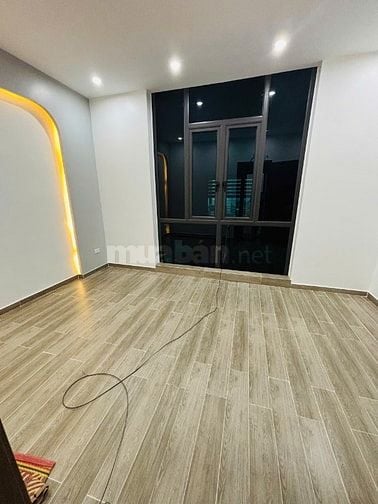 Nhà 4 tầng độc lập, đường 8m ô tô qua lại gần Metro, bến xe Thượng Lý 