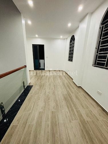Nhà 4 tầng độc lập, đường 8m ô tô qua lại gần Metro, bến xe Thượng Lý 
