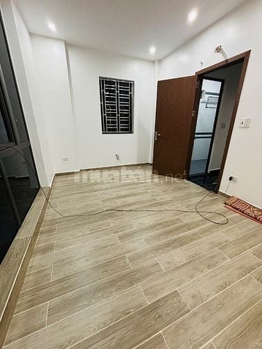 Nhà 4 tầng độc lập, đường 8m ô tô qua lại gần Metro, bến xe Thượng Lý 