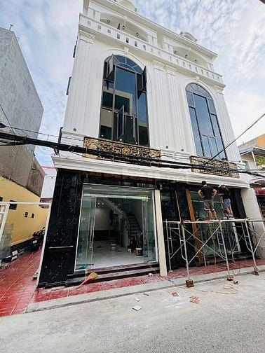 Nhà 4 tầng độc lập, đường 8m ô tô qua lại gần Metro, bến xe Thượng Lý 