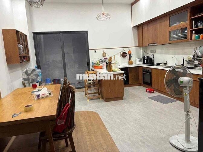 nhà đường 32 khu Ao Sen-Tên Lửa gần Aeon thang máy đẹp