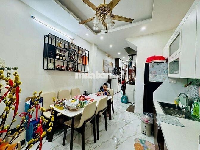 NHÀ DÂN XÂY CHẮC CHẮN , 6 PHÒG NGỦ . HÀNG XÓM TIME CITY . DT45M