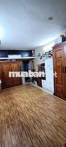 Bán nhà tập thể phố 8/3 ôt đỗ cửa nhà đẹp 2 thoáng ở ngay kinh doanh 8