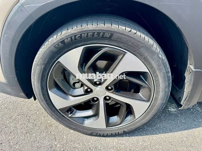 Huyndai Tucson đời xe: 2019 Số tự động 1.6 Turbo