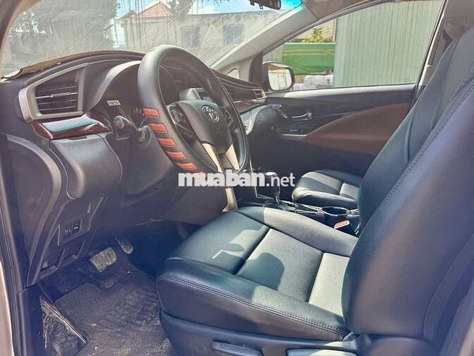 Toyota Innova 2.0G đời xe: 2018 Số tự động 8 chỗ