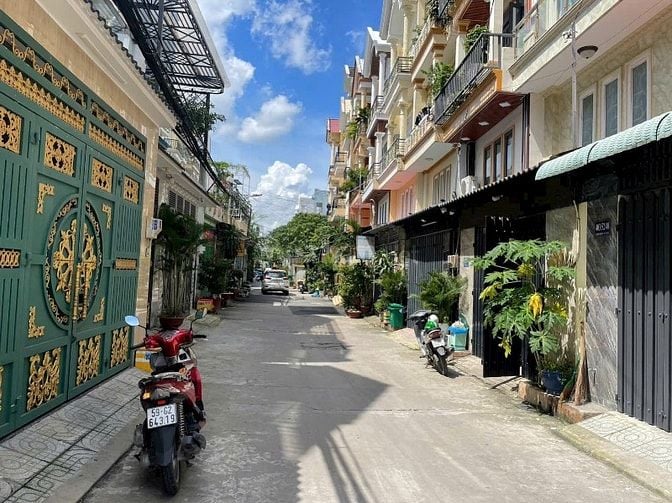 Căn nhà hẻm nhựa 8m 55m2 1 trệt 3 tầng lầu 4 phòng ngủ. Mua bán Nhà ở 
