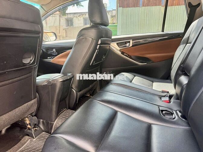 Toyota Innova 2.0G đời xe: 2018 Số tự động 8 chỗ
