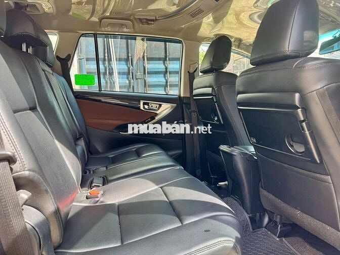 Toyota Innova 2.0G đời xe: 2018 Số tự động 8 chỗ
