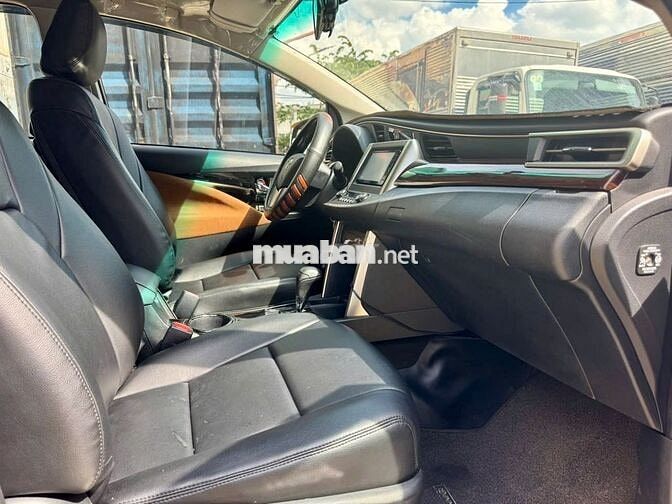 Toyota Innova 2.0G đời xe: 2018 Số tự động 8 chỗ