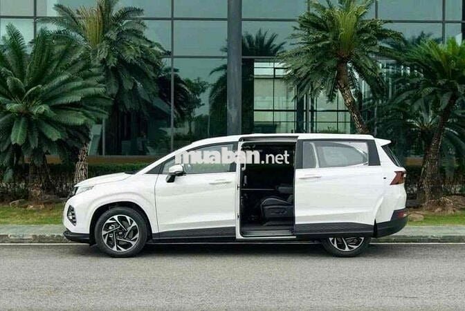 Hyundai Custin 2025 Cao Cấp 2.0T - Giảm giá lớn