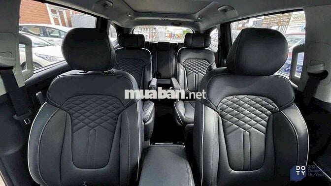 Hyundai Custin 2025 Cao Cấp 2.0T - Giảm giá lớn