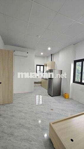 Khai trương CCMN 28-35m2 Full đồ. Ban công thoáng tại Đường Láng