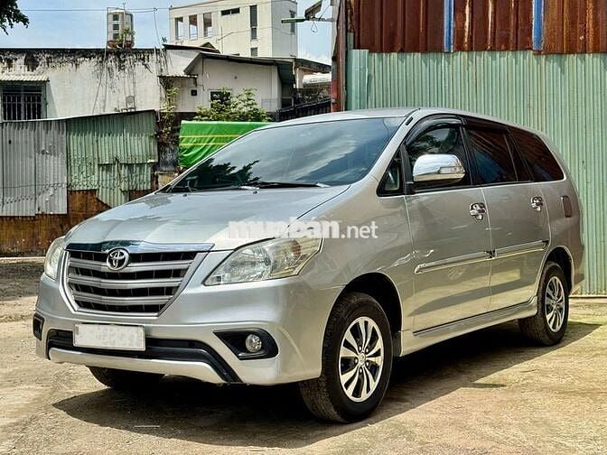 Toyota Innova 2.0E đời xe: 2015 Số sàn 8 chỗ ngồi