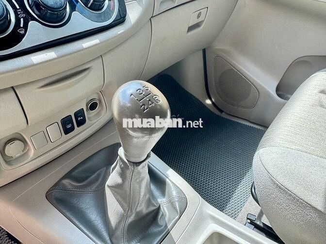 Toyota Innova 2.0E đời xe: 2015 Số sàn 8 chỗ ngồi