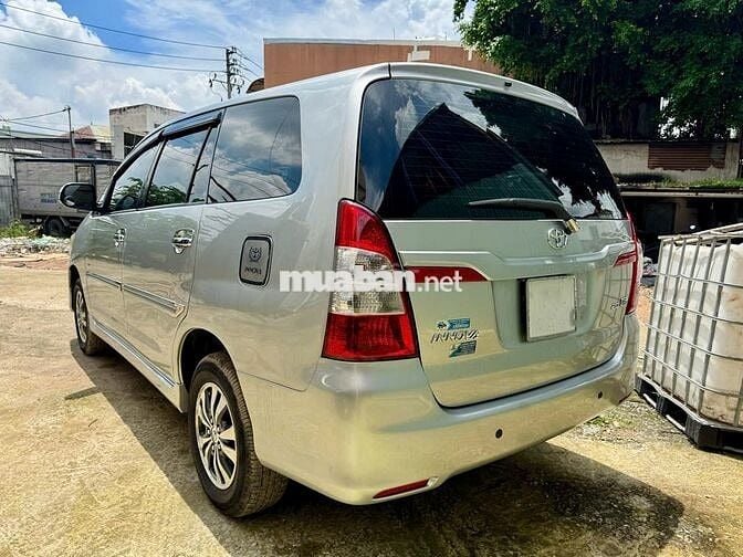 Toyota Innova 2.0E đời xe: 2015 Số sàn 8 chỗ ngồi