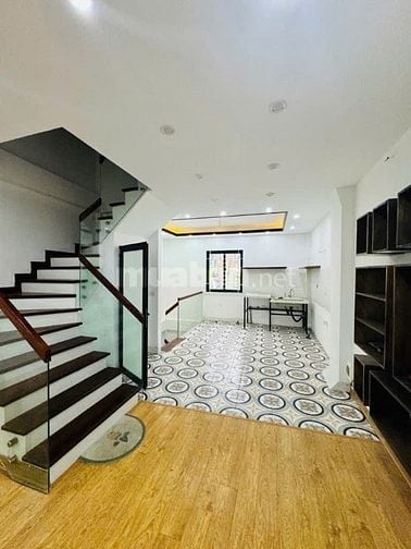 PHÂN LÔ, GARA Ô TÔ, GẦN PHỐ, HIẾM DỄ CHỐT, TRUNG TÂM QUẬN HAI BÀ TRƯNG