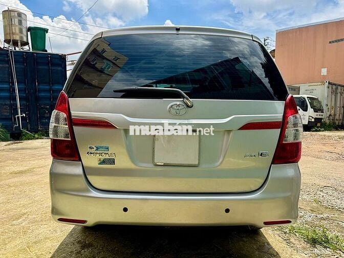 Toyota Innova 2.0E đời xe: 2015 Số sàn 8 chỗ ngồi