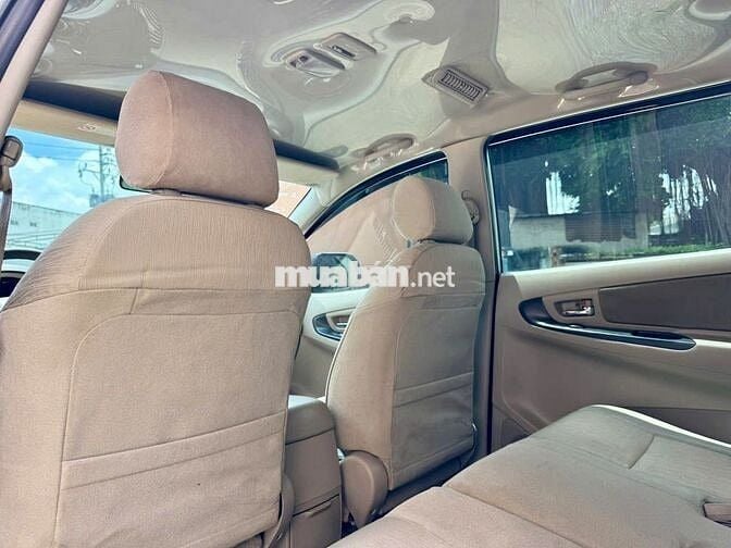 Toyota Innova 2.0E đời xe: 2015 Số sàn 8 chỗ ngồi