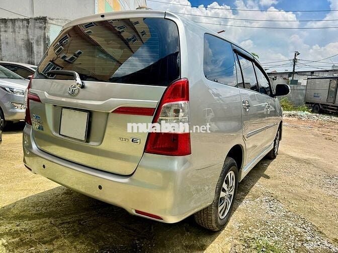 Toyota Innova 2.0E đời xe: 2015 Số sàn 8 chỗ ngồi