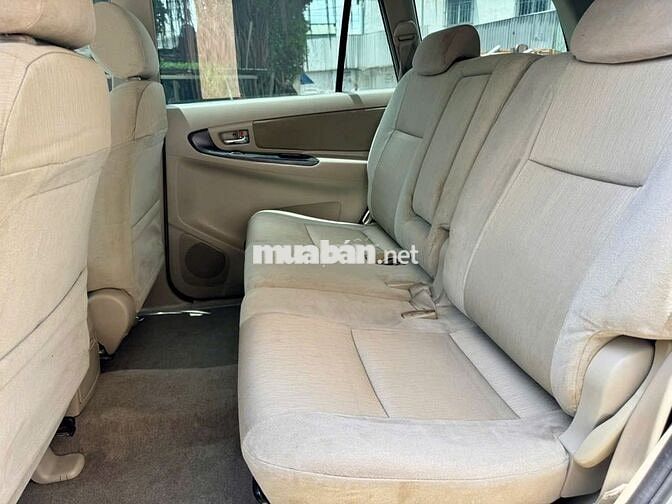 Toyota Innova 2.0E đời xe: 2015 Số sàn 8 chỗ ngồi