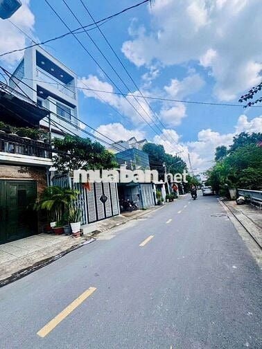 Nhà mặt tiền Quới An, cách TX25 200m