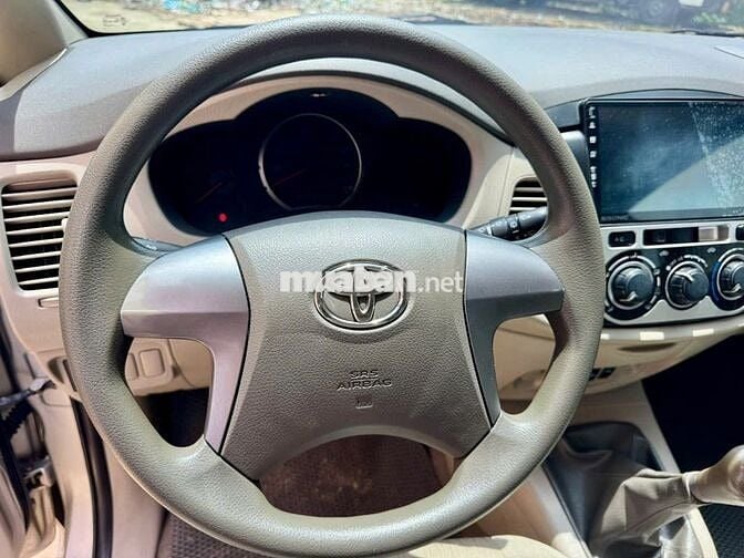 Toyota Innova 2.0E đời xe: 2015 Số sàn 8 chỗ ngồi