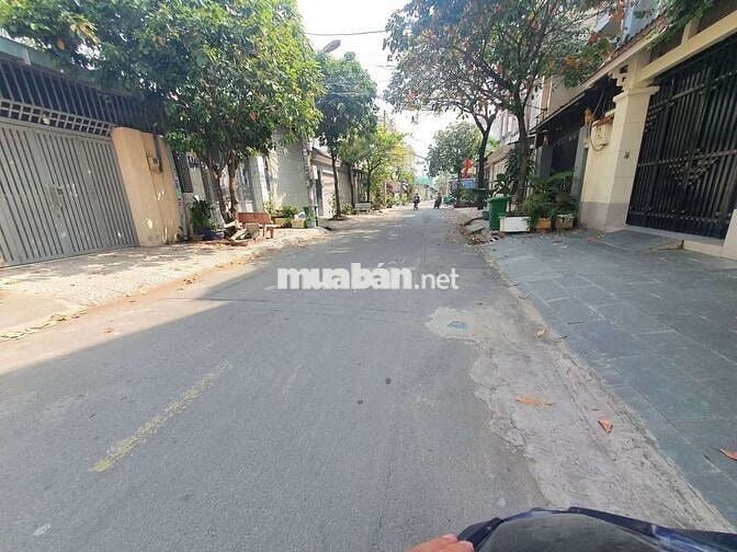 Nhà phố 3 tầng 4,5m x 18m. Mặt tiền Đường Hiệp Thành 31 sát Công Viên