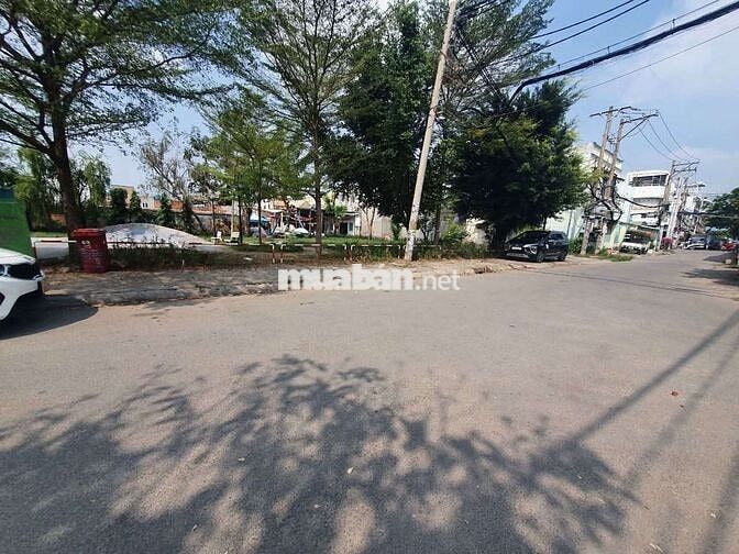 Nhà phố 3 tầng 4,5m x 18m. Mặt tiền Đường Hiệp Thành 31 sát Công Viên